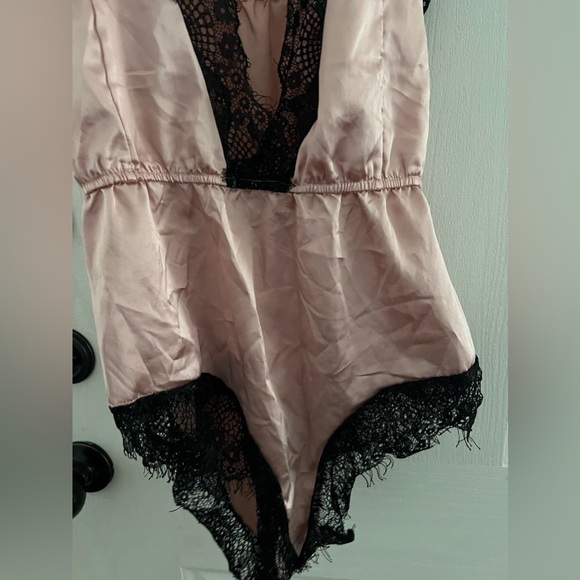 Sexy silky romper 🔴 - Picture 4 of 4